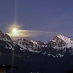 Large Vacation With Mountain Views * Quarten