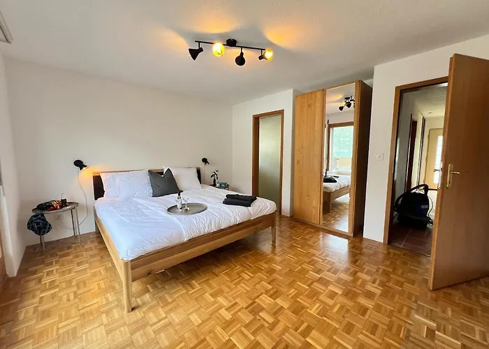 Large Vacation With Mountain Views