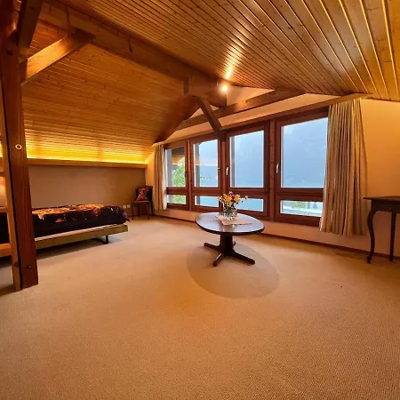 아파트 Large Vacation With Mountain Views Quarten