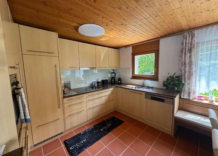 Large Vacation With Mountain Views 아파트 Quarten