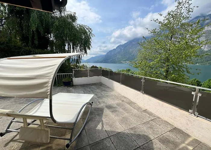 Large Vacation With Mountain Views 아파트